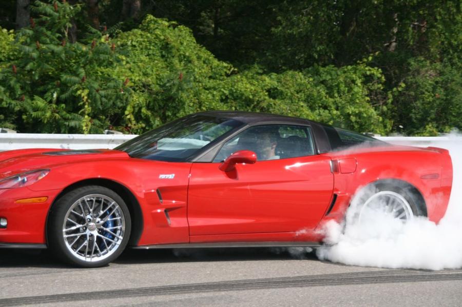  Chevrolet Covette ZR1 Tire Burn 2009 года  (фото 24 из 27)
